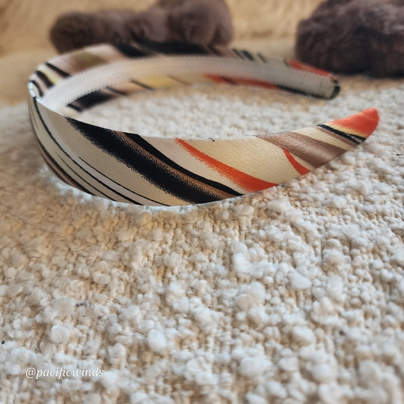 NWOT 3 HEADBANDS & 2 HAIR TIES - Picture 2 of 8